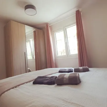 Two Bedroom Bambi * ויר