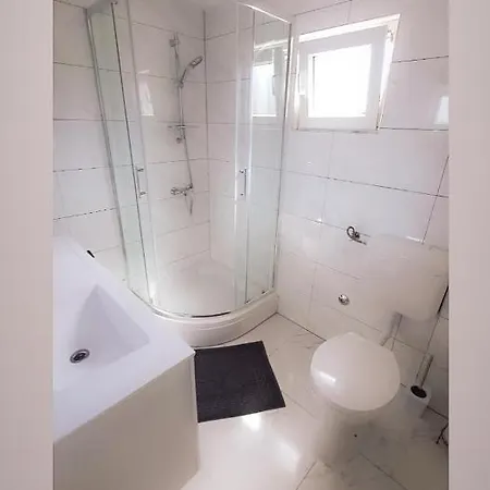 דירה Two Bedroom Bambi ויר