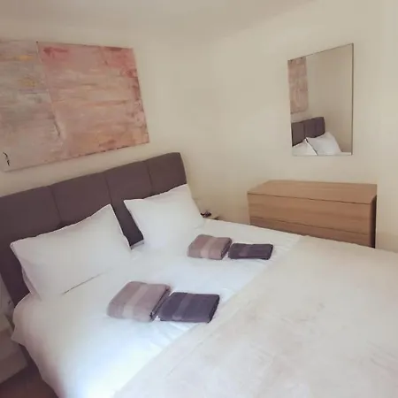 דירה Two Bedroom Bambi ויר