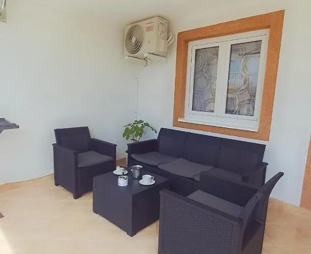 Two Bedroom Bambi Вир