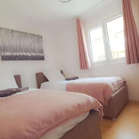 Two Bedroom Bambi * Vir